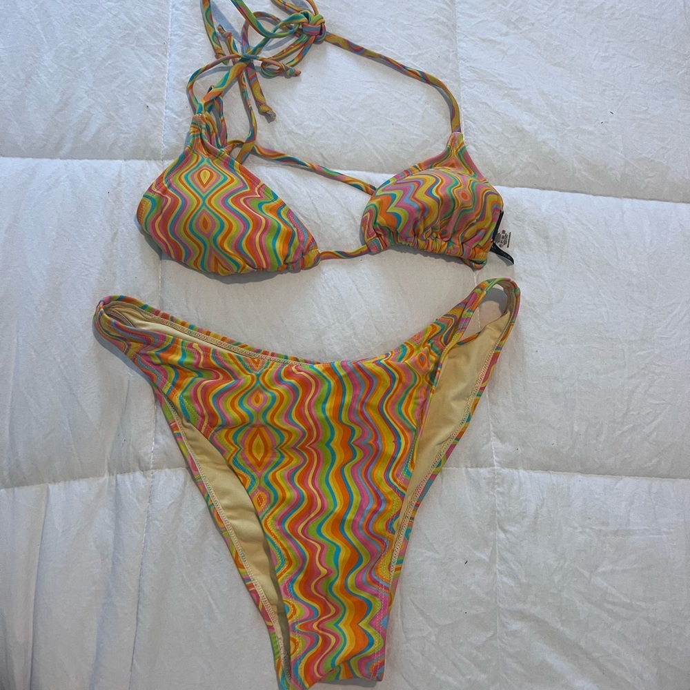 Kendall and Kylie bathing suit